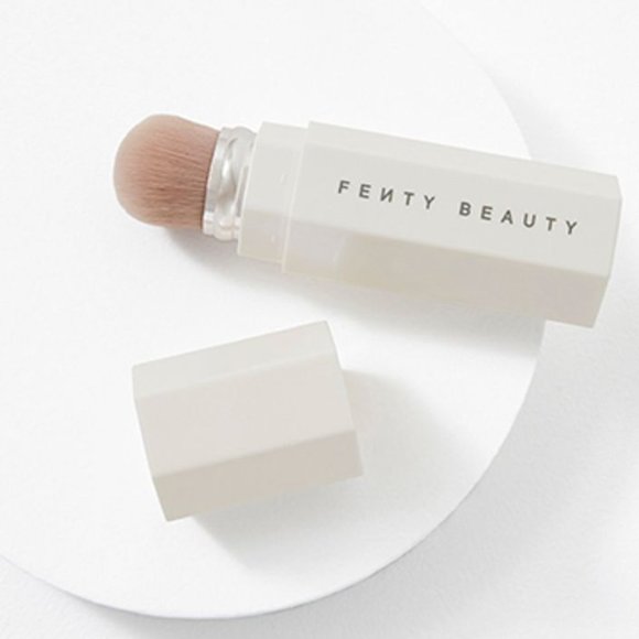 Fenty Beauty Portable Contour & Concealer Brush - Picture 1 of 2